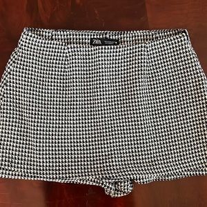 Zara black houndstooth skort